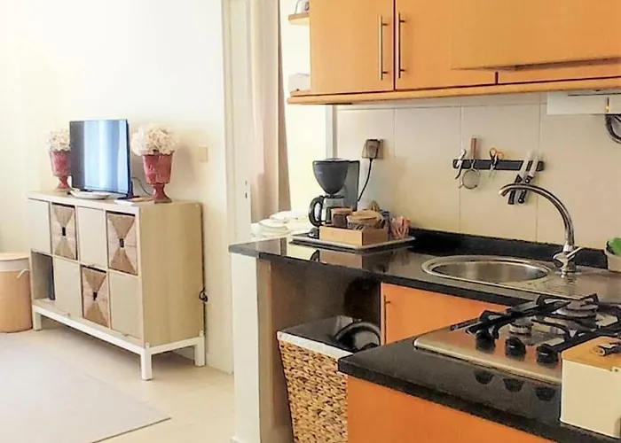 Апартаменти Liras House