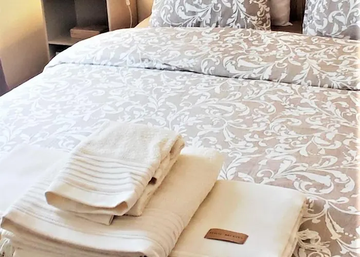 Liras House Апартаменти *